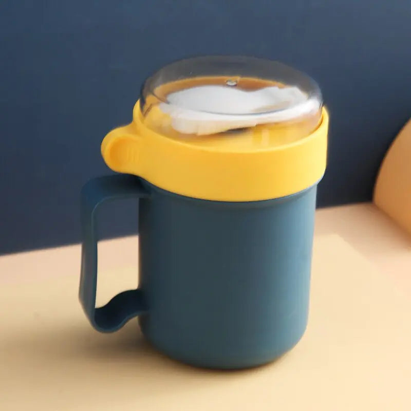 Taza de avena para el desayuno