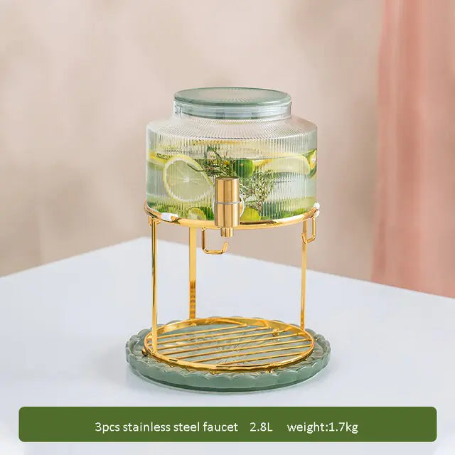 Jarra de agua nórdica sencilla con grifo